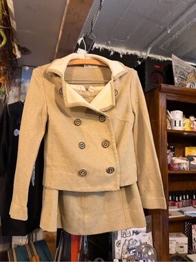 Vintage Women’s Cream Double-Breasted Peacoat with Cropped Hem skirt